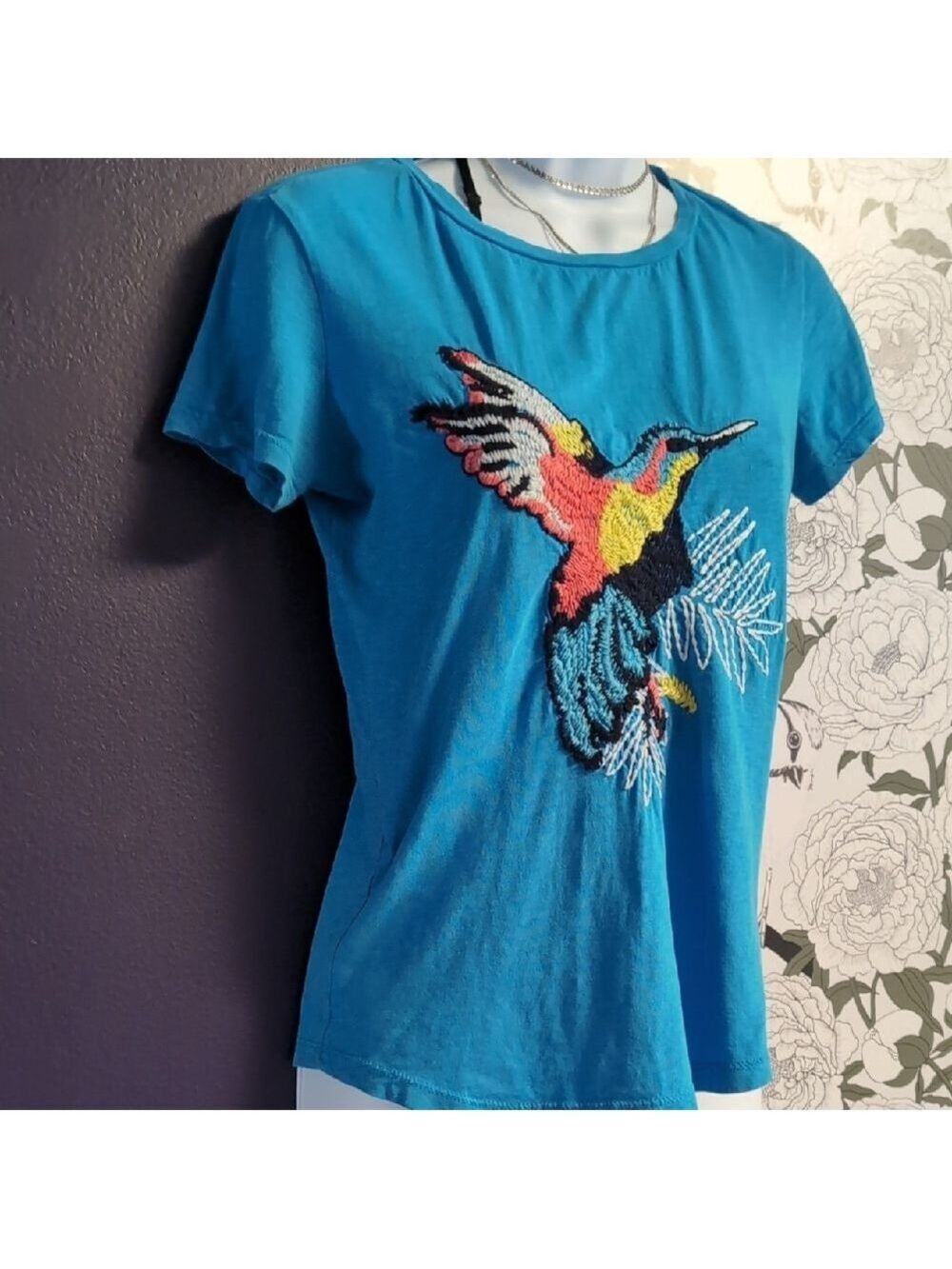 Colorful Hummingbird Embroidered Tee - Picture 5 of 6